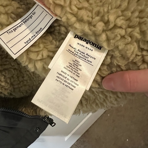 Patagonia Gray Kids Jacket with tan fleece - Picture 7 of 7